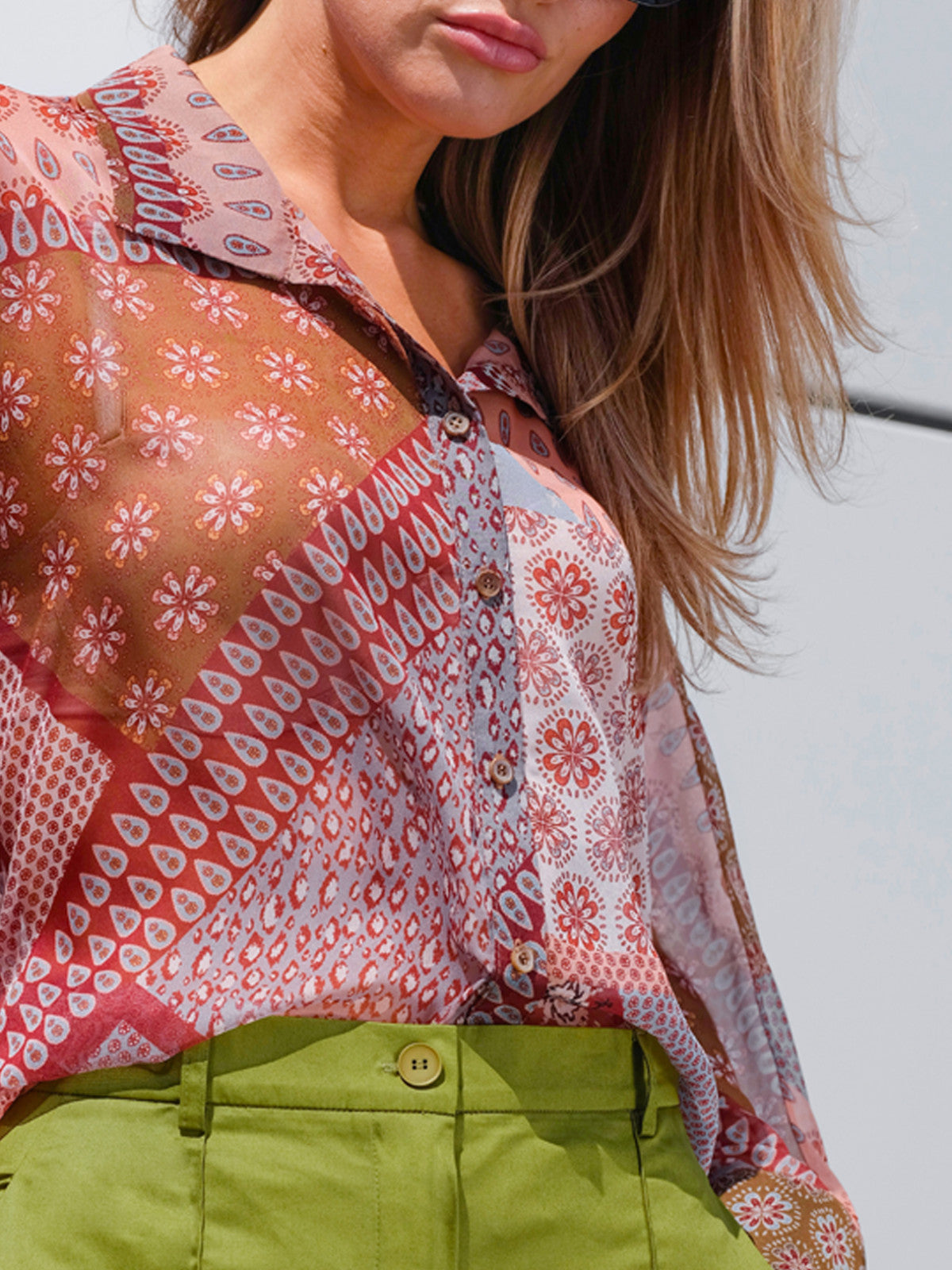 Koszula damska z transparentnej tkaniny w patchworkowy print EyeForFashion