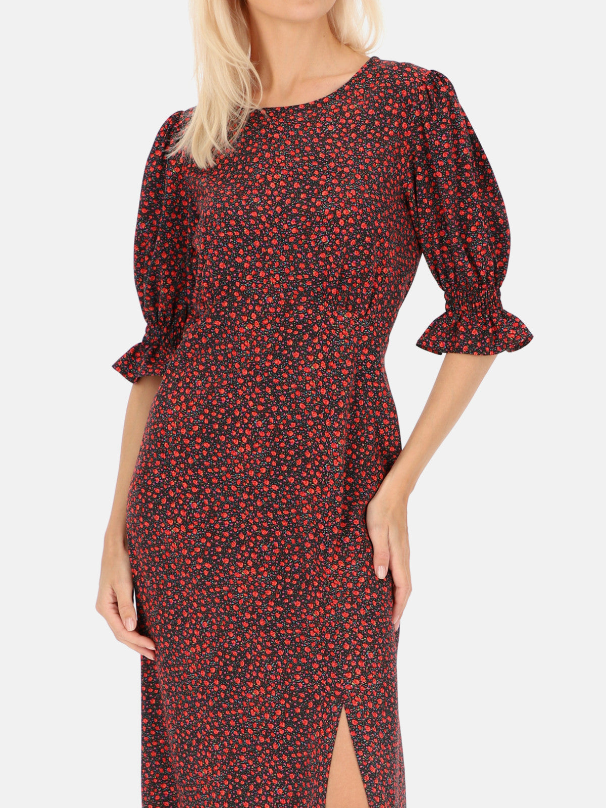 Czarna sukienka midi w czerwone kwiatuszki Eye For Fashion Abbi