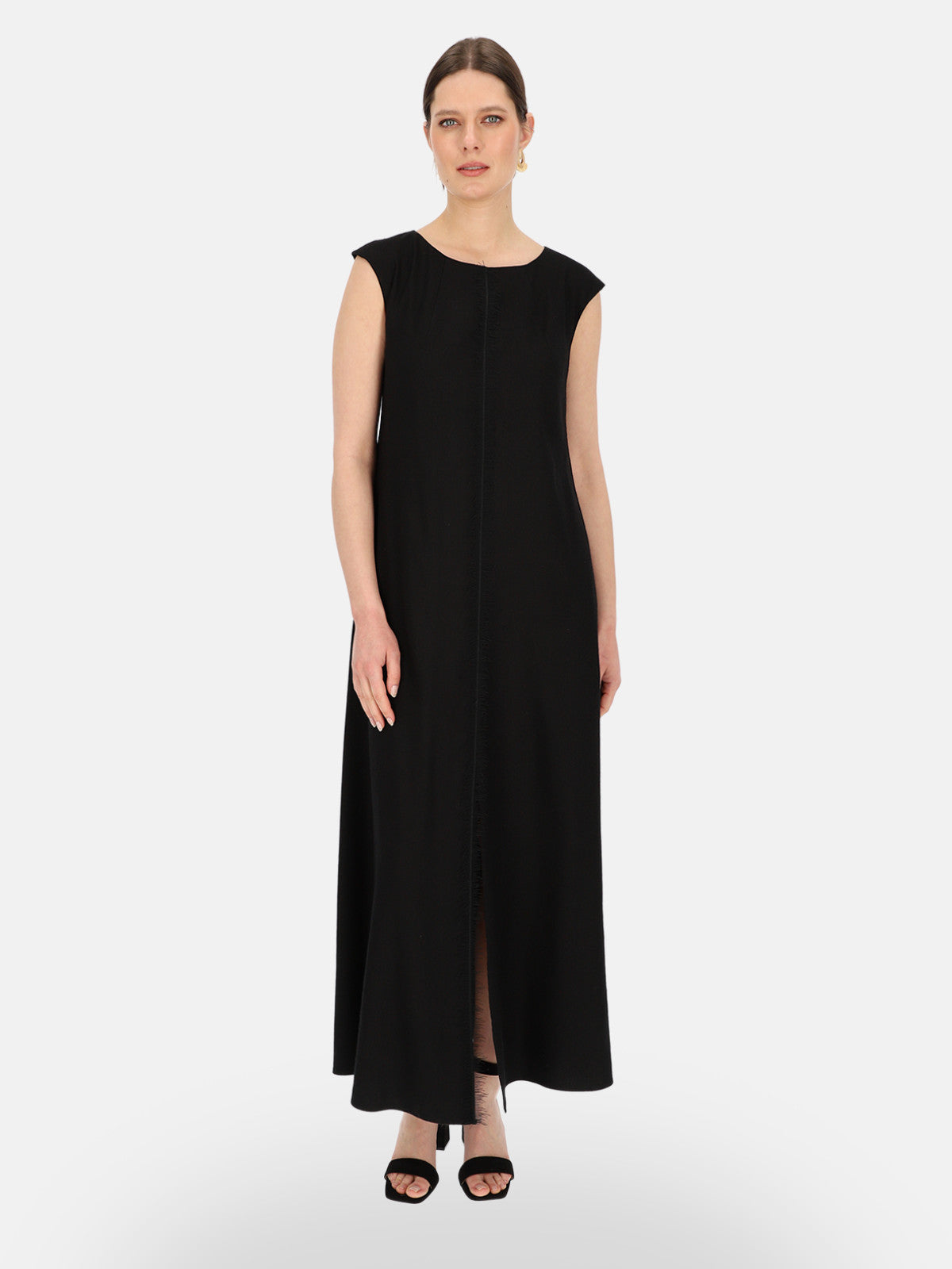 Czarna lniana sukienka maxi z ozdobnym strzępieniem Eye For Fashion