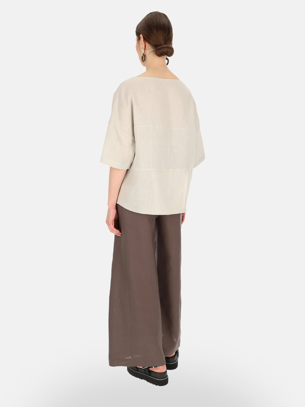 Kremowa lniana bluzka damska z asymetryczną aplikacją Eye For Fashion