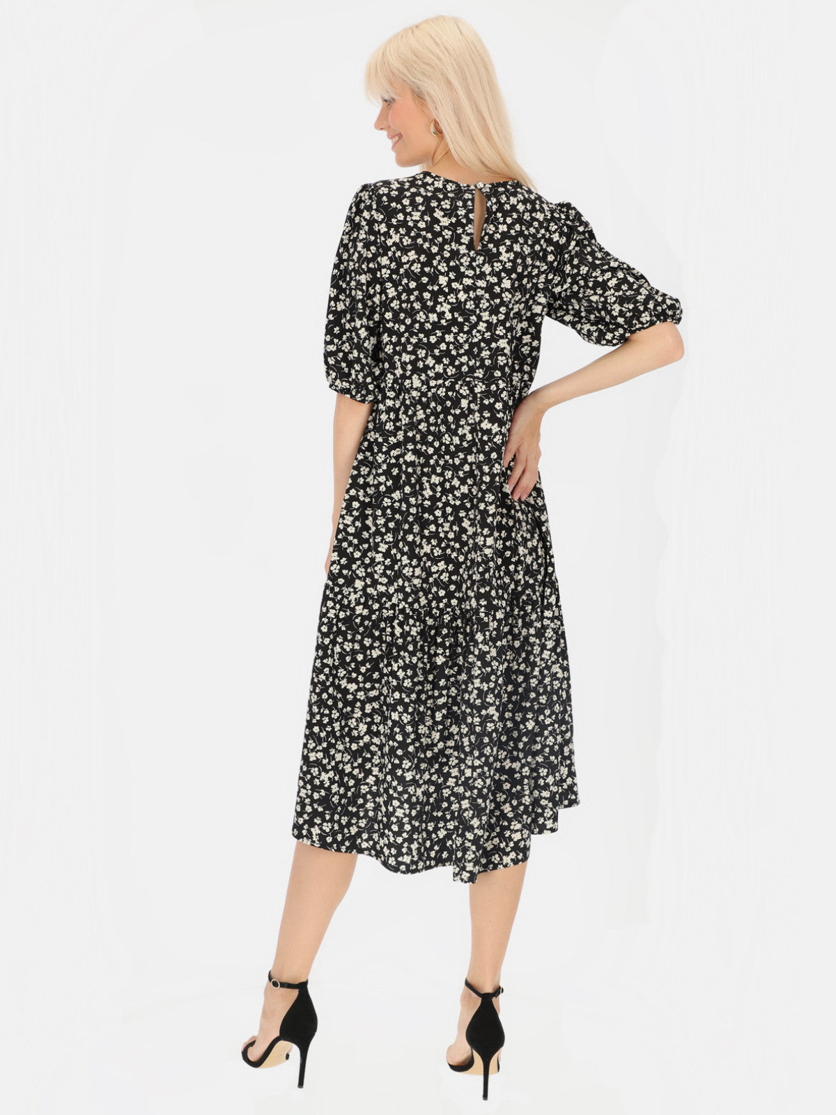 Czarno-biała sukienka w kwiaty w stylu boho Eye For Fashion Loli