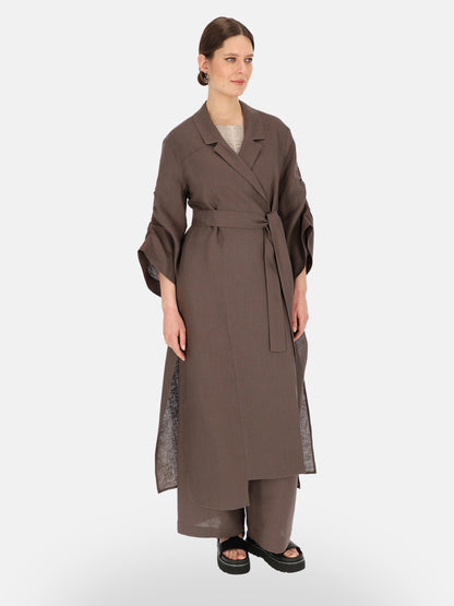 Brązowy lniany płaszcz damski maxi z paskiem Eye For Fashion