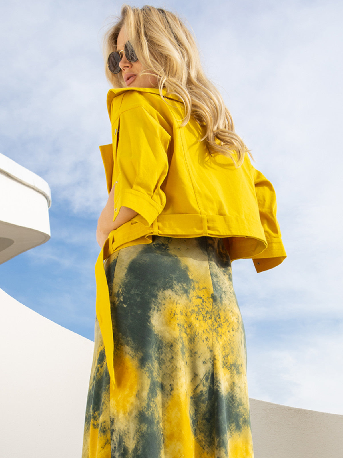 Kurtka bawełniana damska krótka żółta z napami EyeForFashion