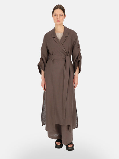 Brązowy lniany płaszcz damski maxi z paskiem Eye For Fashion