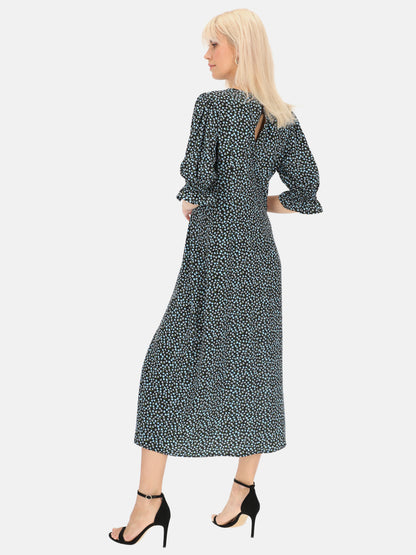 Czarna sukienka midi w niebieskie kwiatuszki Eye For Fashion Abbi