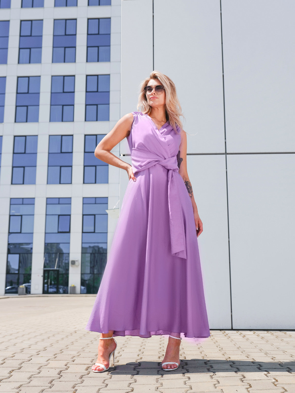 Lawendowa sukienka maxi z bawełny z wiązaniem EyeForFashion