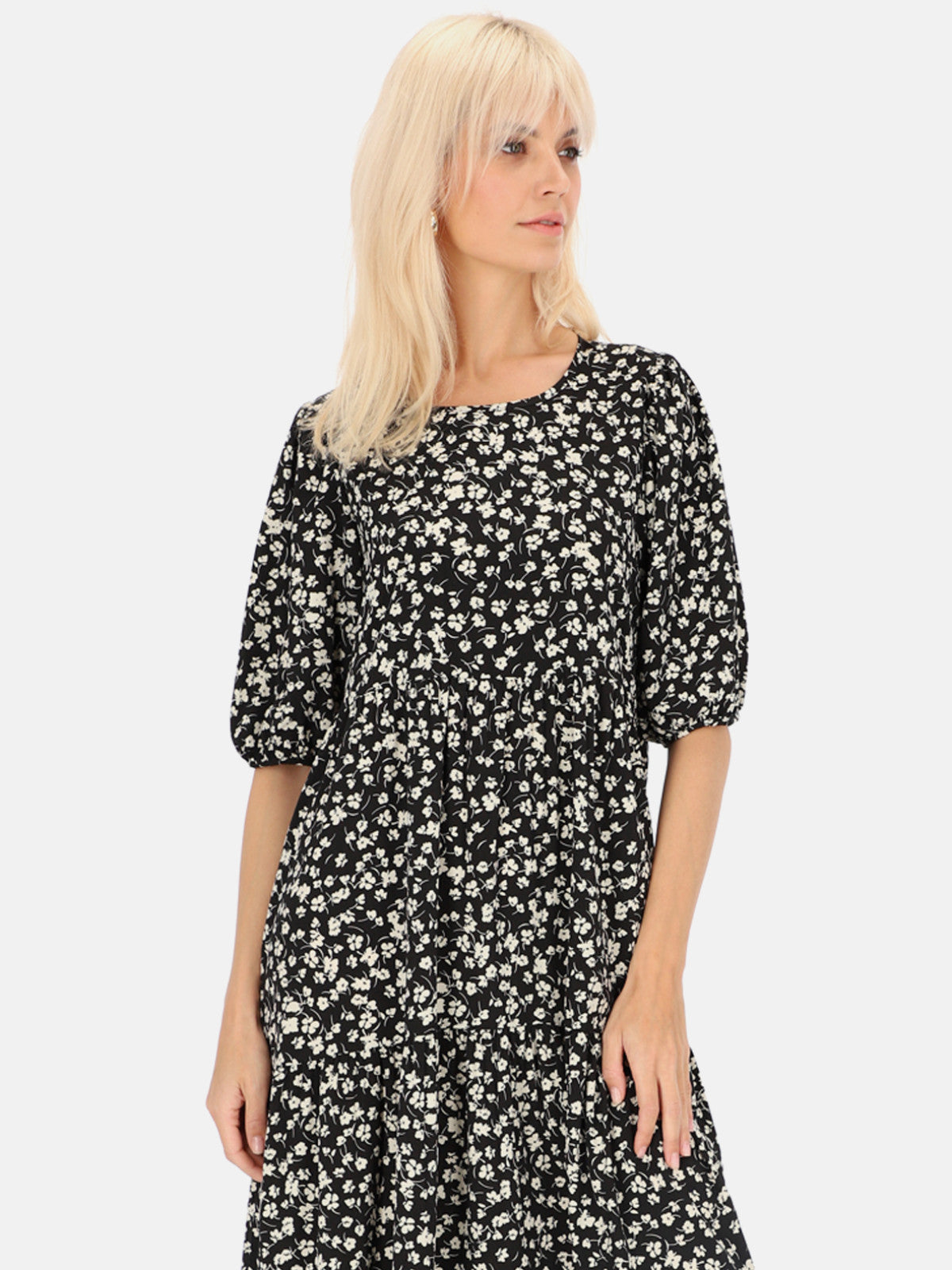 Czarno-biała sukienka w kwiaty w stylu boho Eye For Fashion Loli