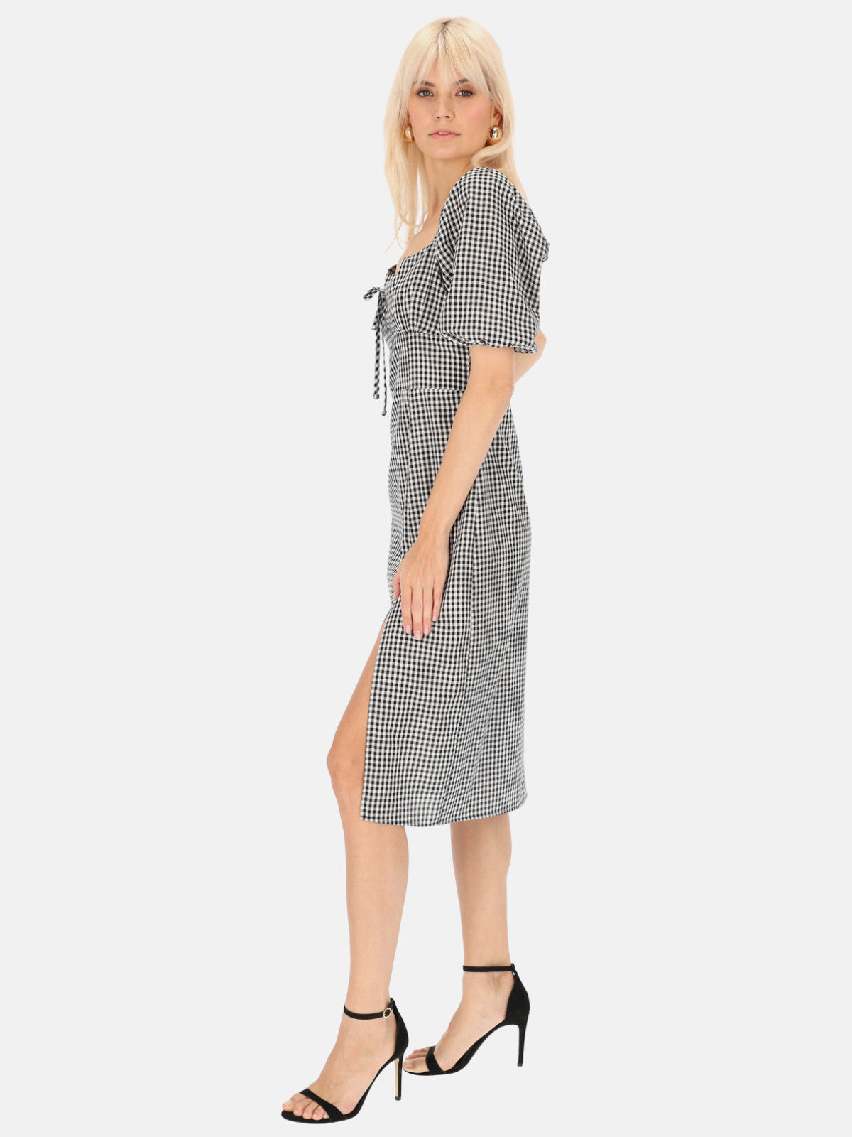 Sukienka midi w czarno-białą kratkę z bufkami Eye For Fashion Liza