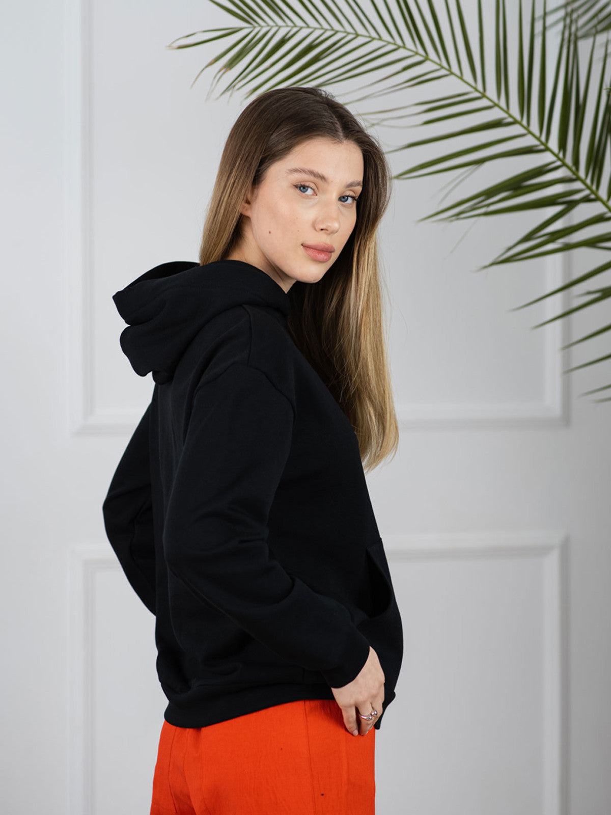Klasyczna czarna bawełniana bluza z głębokim kapturem Paloma