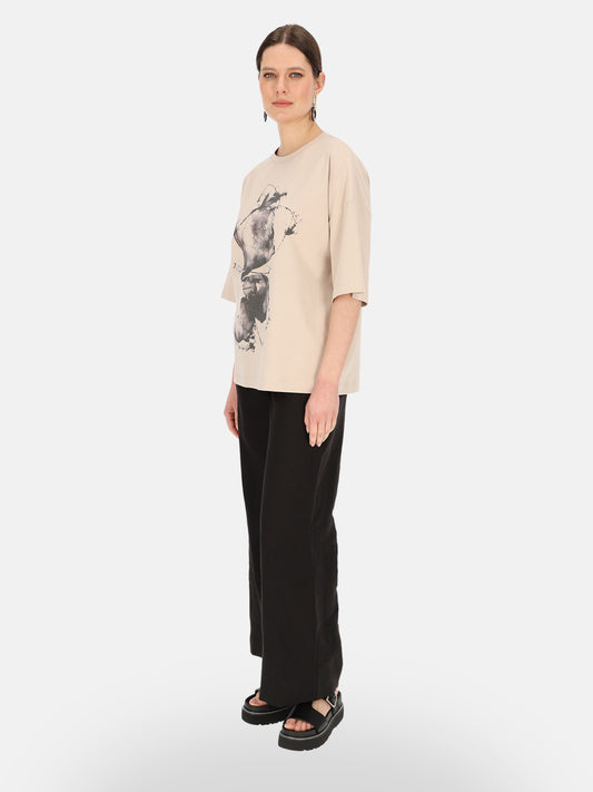 Beżowy T-shirt damski z artystycznym nadrukiem Eye For Fashion