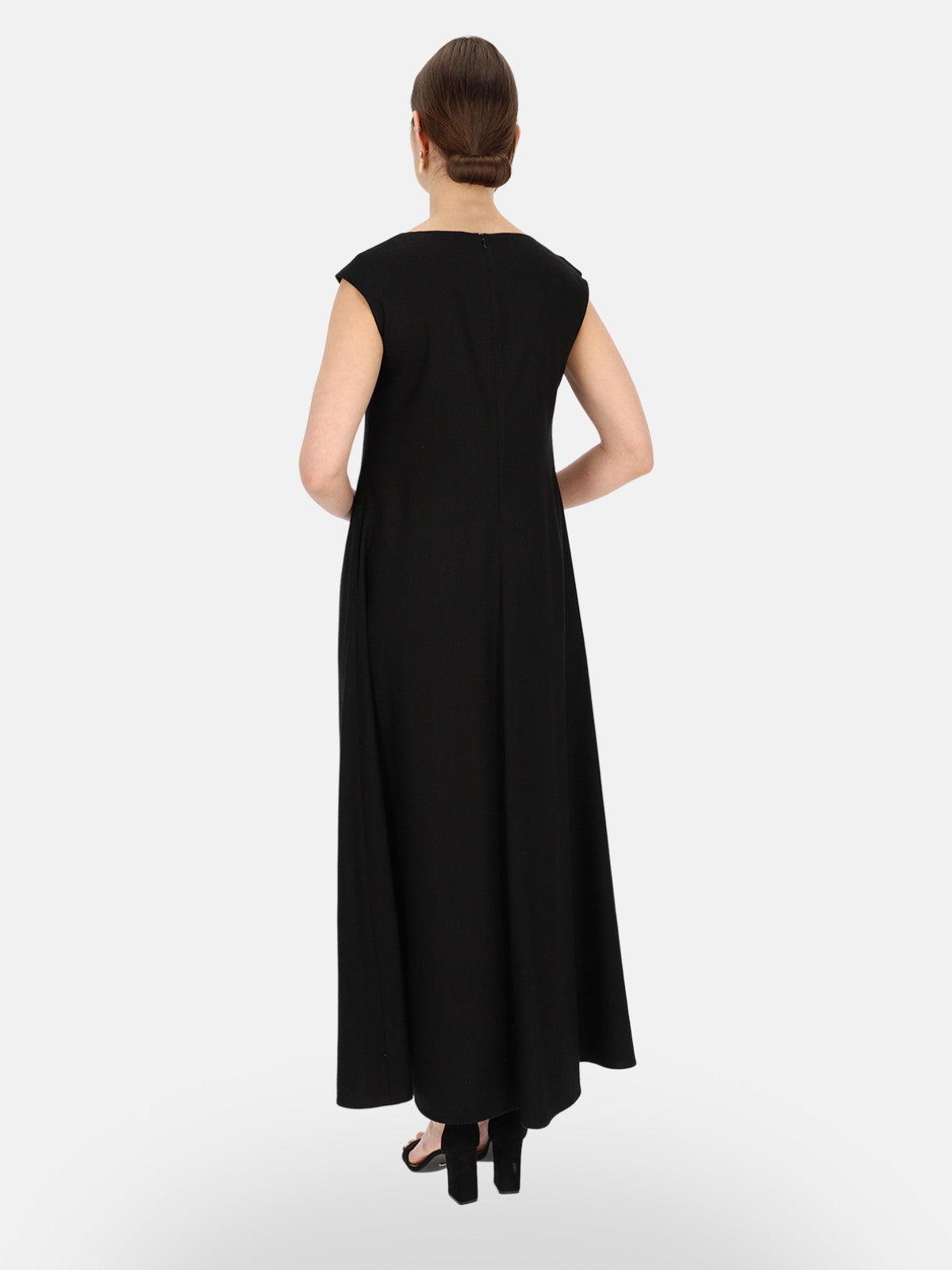 Czarna lniana sukienka maxi z ozdobnym strzępieniem Eye For Fashion