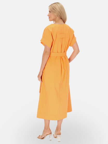 Żólta sukienka midi z paskiem w talii Eye For Fashion