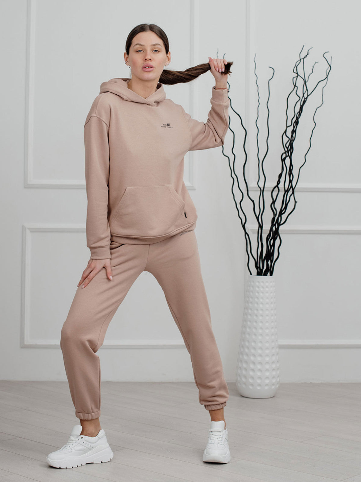 Bluza z kapturem i kieszenią kangurką Azuri