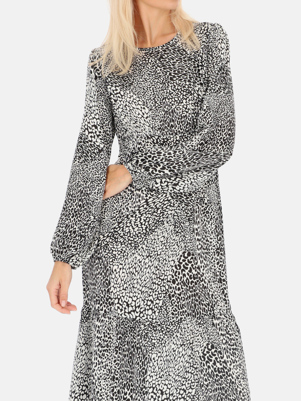 Czarno-biała sukienka midi ze wzorem w panterkę Eye For Fashion Emi