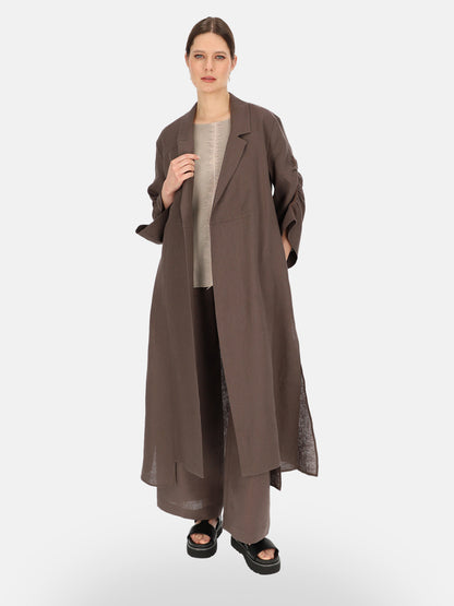 Brązowy lniany płaszcz damski maxi z paskiem Eye For Fashion