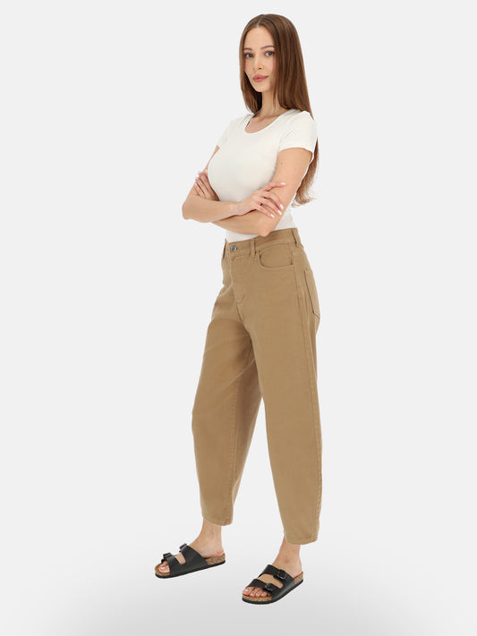 Miejskie karmelowe jeansowe spodnie slouchy wysoki stan luźna nogawka Więcesława