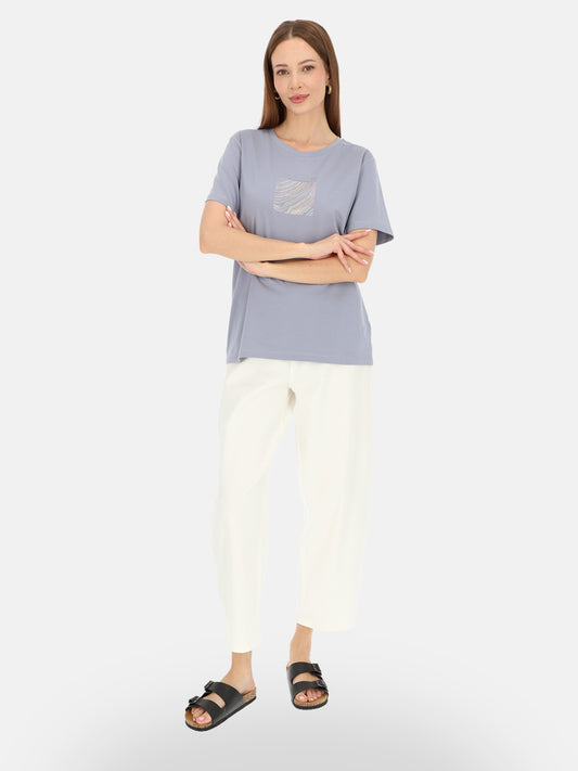 Świeży błękitny bawełniany t-shirt z subtelnym nadrukiem Lubina