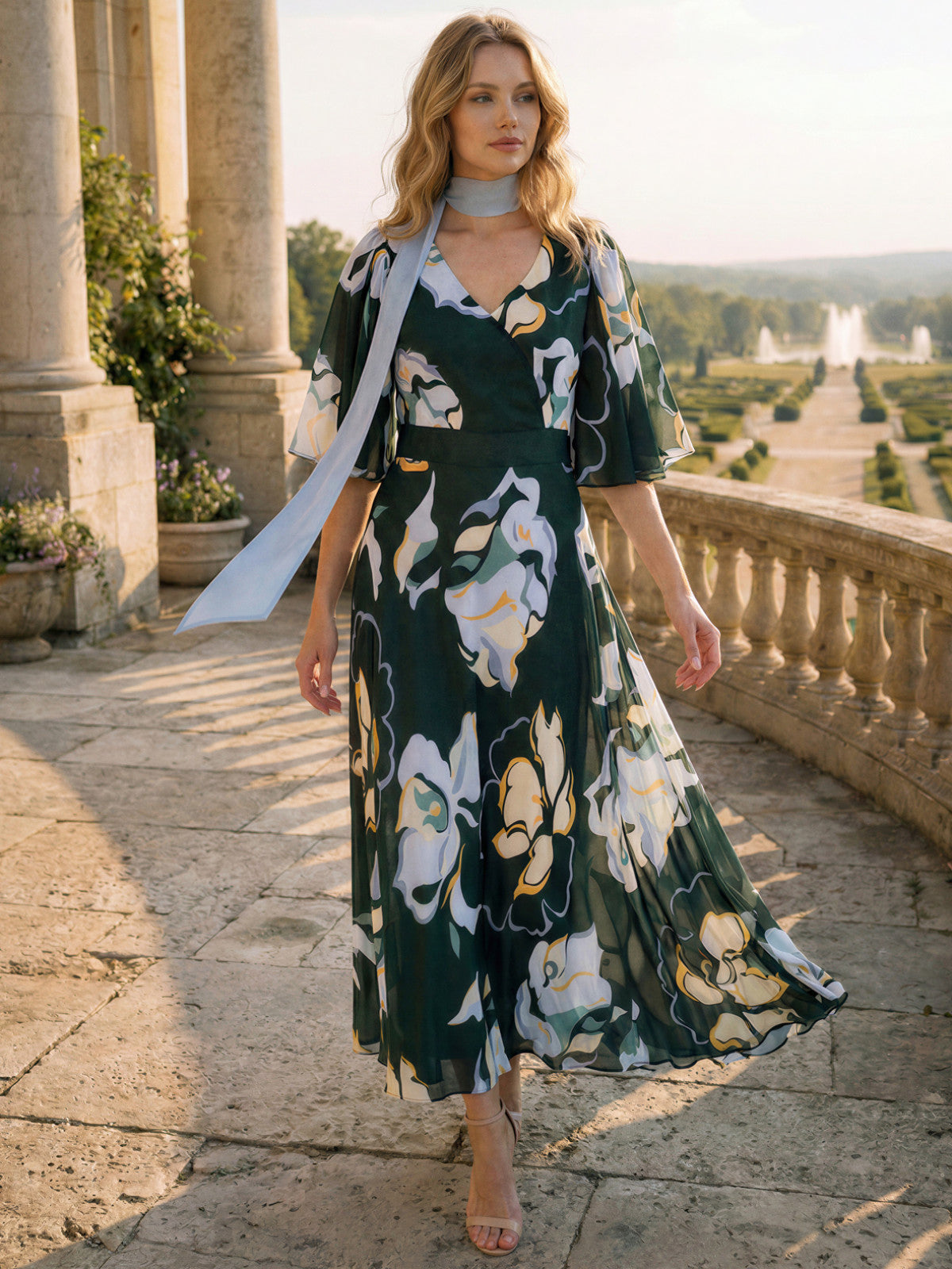Zielona elegancka sukienka maxi w kwiatowy wzór L'AF Kendal