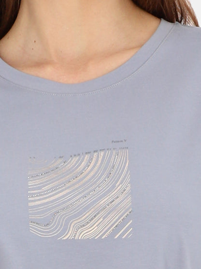Świeży błękitny bawełniany t-shirt z subtelnym nadrukiem Lubina