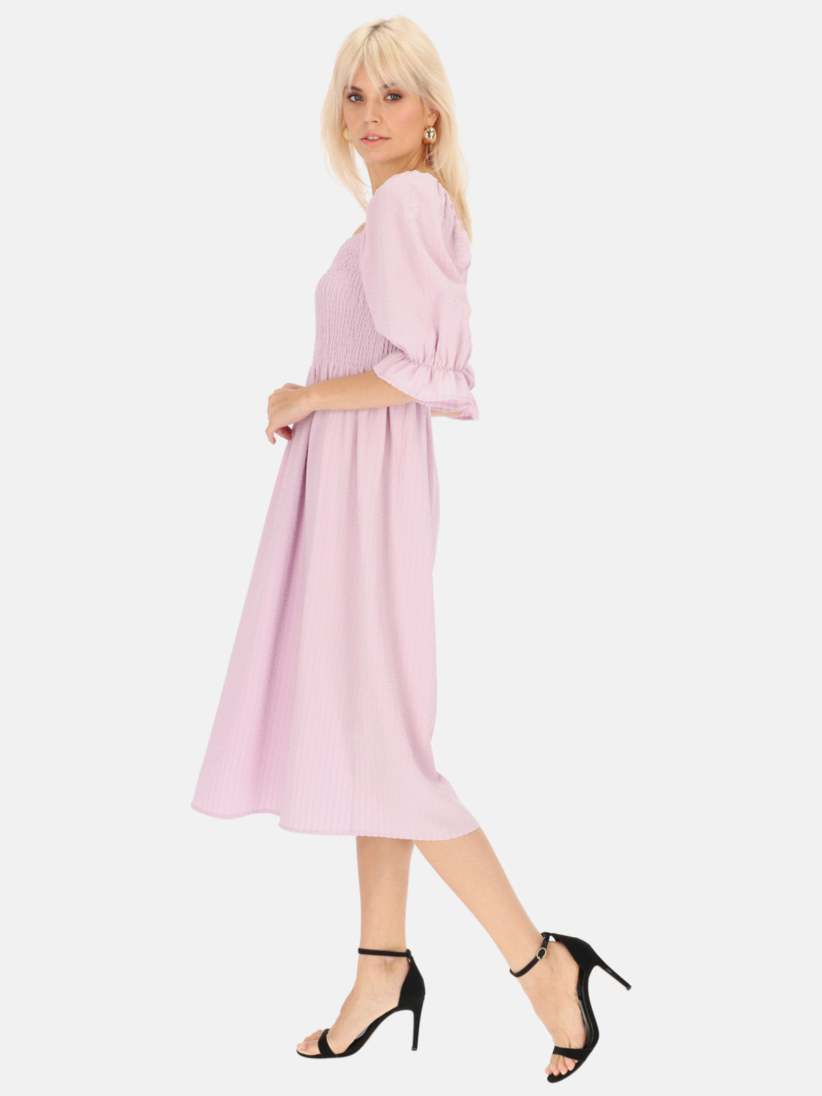 Różowa sukienka midi z elastycznym marszczeniem Eye For Fashion Narina