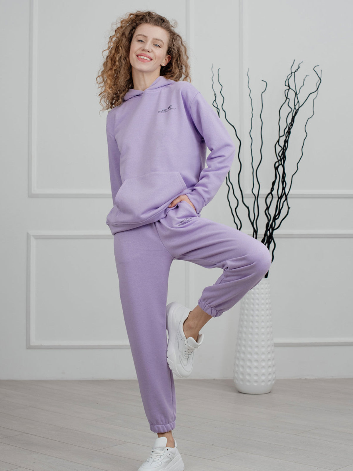 Bluza z kapturem i kieszenią kangurką Azuri